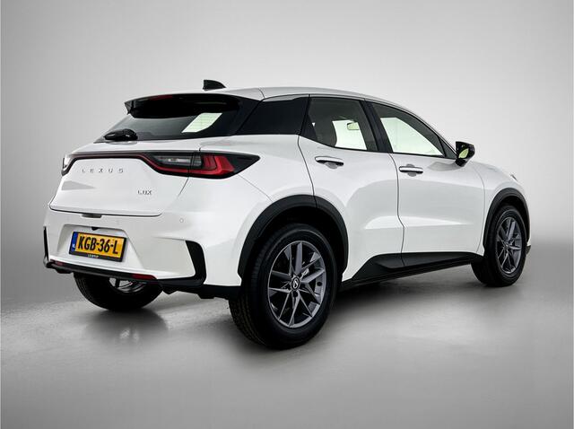 Lexus LBX Business Line 2WD | Navigatie | Stoel- en Stuurverwarming | Parkeersensoren voor + achter |