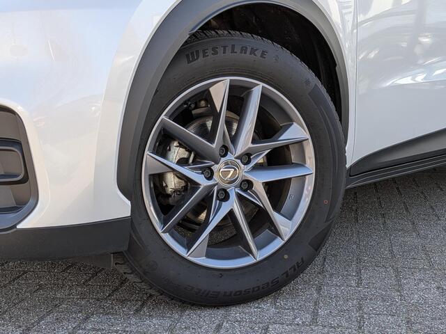 Lexus LBX Business Line 2WD | Comfort + Safety Pack | Stoel- stuurverwarming | BSM | PDC V+A | ACC | Camera
