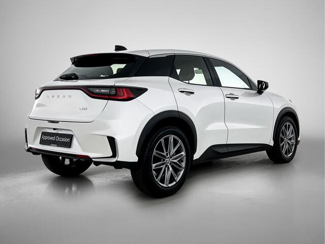 Lexus LBX Relax 2WD | BTW voertuig | Blind Spot monitor | Lederen bekleding | stoel en stuurverwarming | Elektrisch verstelbaar stoel Met geheugen | Cruise Control Adaptive | Sensoren V+A | Onderweg-naar-dealer
