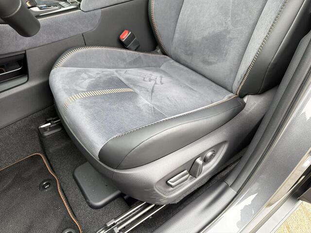 Lexus LBX Cool 2WD | Full Option |