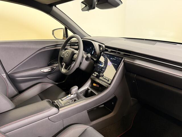 Lexus LBX Emotion 2WD + Premium Pack
