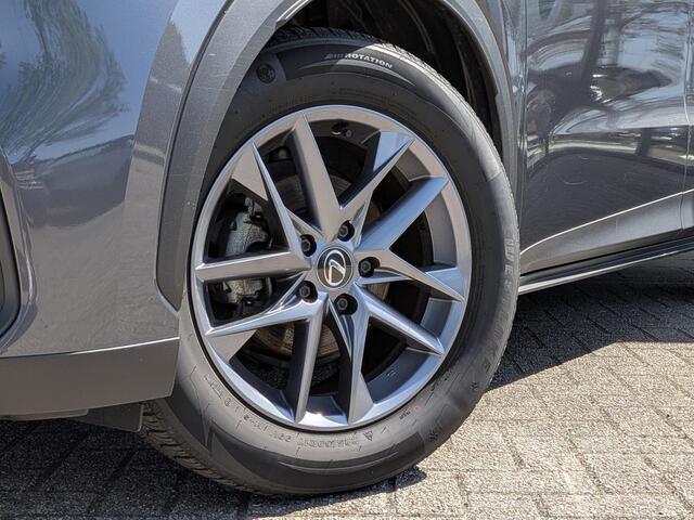 Lexus LBX Business Line 2WD | Comfort + Safety Pack | Stoel- stuurverwarming | BSM | PDC V+A | ACC | Camera