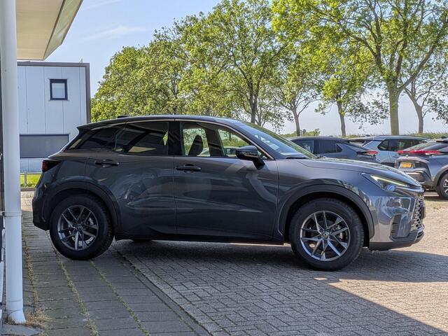Lexus LBX Business Line 2WD | Comfort + Safety Pack | Stoel- stuurverwarming | BSM | PDC V+A | ACC | Camera