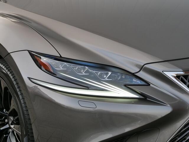 Lexus LS 500h AWD President Line Hybride 359 Pk Automaat Navi / Leer / Schuifdak / Entertainment systeem achter / Camera / Stoelverwarwing en koeling