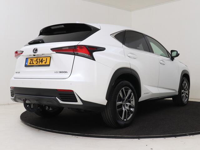 Lexus NX 300h AWD Luxury Line | Panoramadak | Trekhaak | Elektrisch Bedienbare Stoelen |