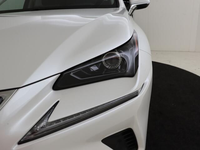 Lexus NX 300h AWD Luxury Line | Panoramadak | Trekhaak | Elektrisch Bedienbare Stoelen |