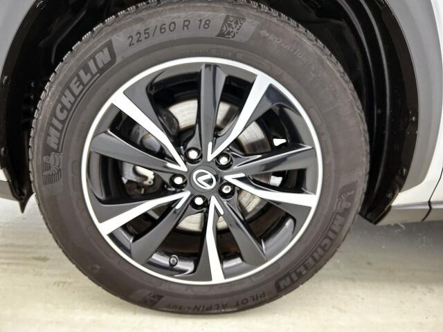 Lexus NX 300h AWD Sport Edition | Trekhaak | Stoelverwarming |