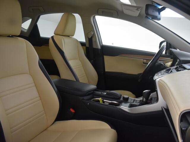 Lexus NX 300h AWD 25th Edition | Parkeersensoren | Trekhaak | Cruise Cont