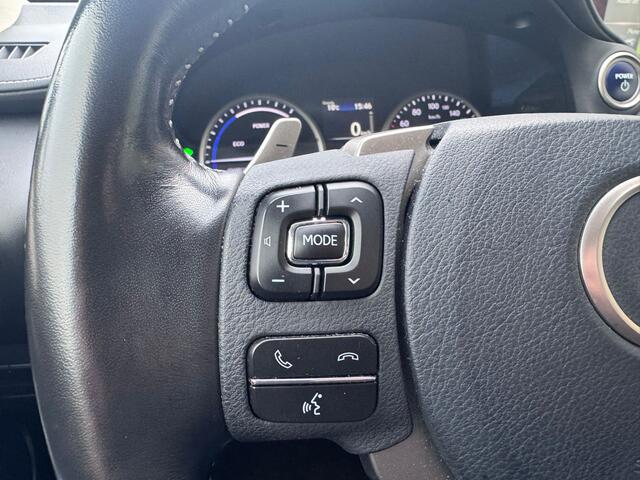 Lexus NX 300h AWD Business Line