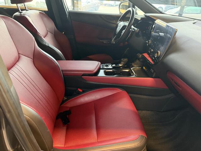 Lexus NX 350h AWD Luxury Line | LEDER | CAMERA | LED LAMPEN | ADAPTIEVE CRUISE | DODEHOEK DETECTIE | HUD DISPLAY | STUURVERWARMING/VERWARMDE STOELEN | NAVIGATIE |