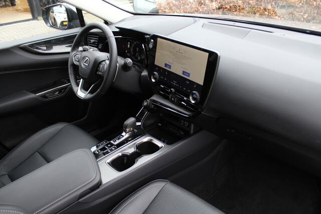 Lexus NX 450h+ AWD Luxury Line | Rijklaar | Trekhaak 1.500kg | Leder | Stoel-/stuurverw. | El.achterklep | Blind Spot | El.stoelen