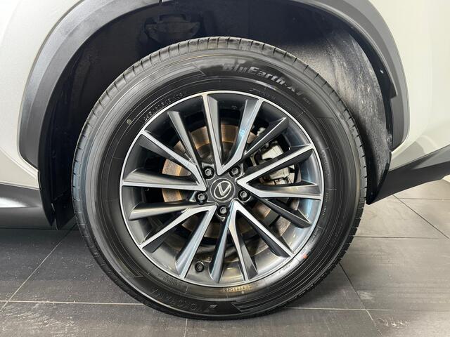 Lexus NX 450h+ AWD Luxury Line | Trekhaak | Stuur -en stoelverwarming | Dodehoekdetectie | Apple Carplay |