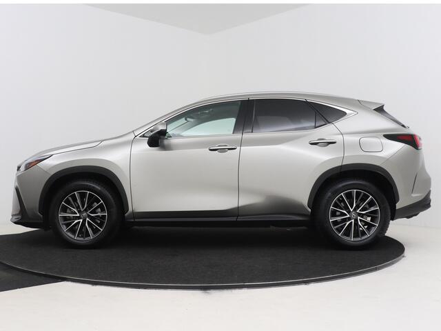Lexus NX 450h+ AWD Launch Edition | BTW Voertuig | Blind Spot Monitor | Head-Up Display | Stoelverwarming+ stoelventilatie | Elektrische stoel + geheugen | Elektrische achterklep |