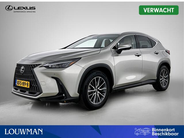 Lexus NX 450h+ AWD Luxury Line | BTW voertuig | 360 Camera | Stoel+stuurverwarming | Elektrische achterklep | Parkeersensoren voor+achter | Blindspot monitor | Onderweg-naar-dealer