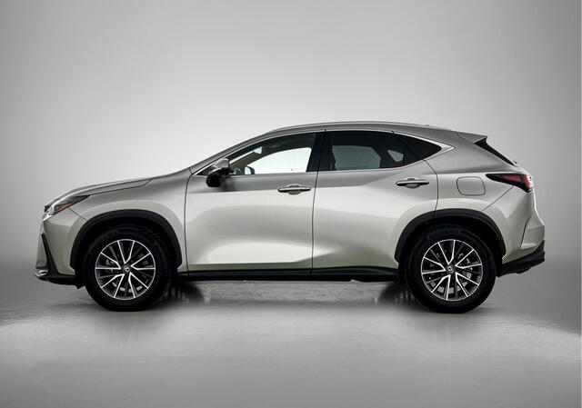 Lexus NX 450h+ AWD Luxury Line | BTW voertuig | 360 Camera | Stoel+stuurverwarming | Elektrische achterklep | Parkeersensoren voor+achter | Blindspot monitor | Onderweg-naar-dealer
