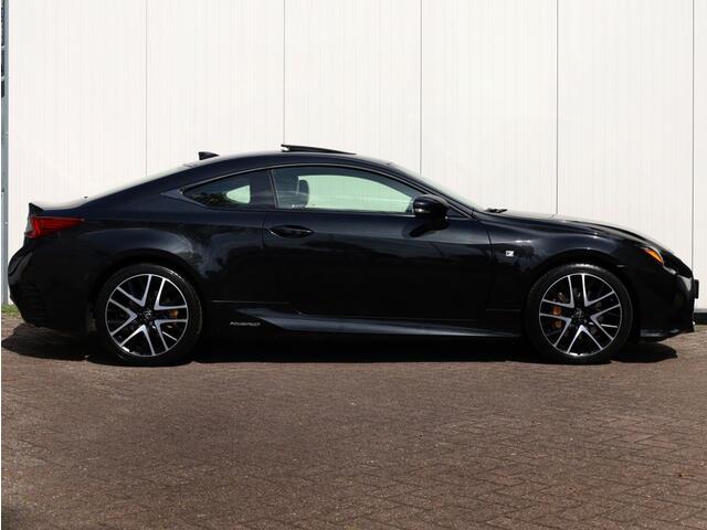 Lexus RC 300h F Black Edition