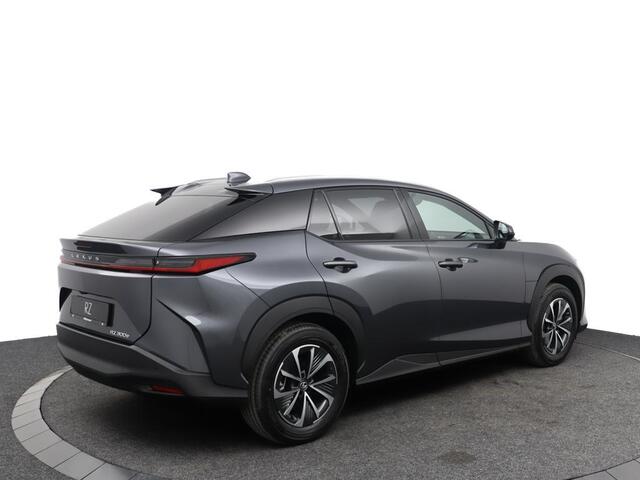 Lexus RZ 300e Executive Line 71 kWh | Uit voorraad leverbaar! | Elektrisch bedienbare achterklep | Stuurwielverwarming | 476km WLTP Range