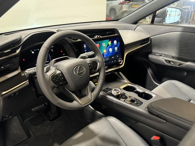Lexus RZ 350e Luxury Line 77 kWh | Volleder | Stoel/Stuurverwarming | 360 camera | Panoramisch dak |