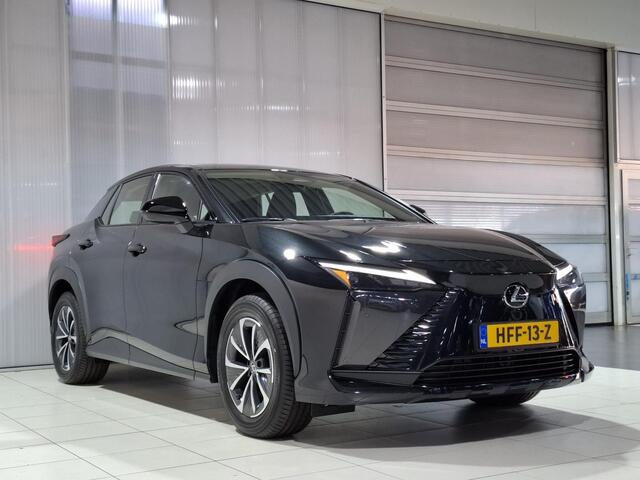 Lexus RZ 450e Comfort Line 71 kWh | 4WD| NIEUW | 17% bijtelling | Dodehoek detectie | Stoelverwarming | Adaptieve cruise control |