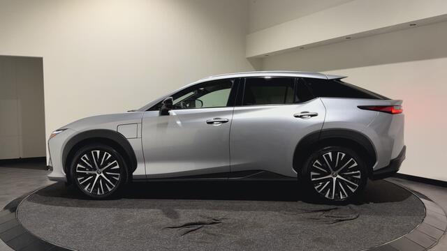 Lexus RZ 450e Executive Line 71 kWh | Leder interieur | Stoelen gekoeld & verwarmd | LMV 20" | Soh (batterijcheck) Waarde 97,2 %