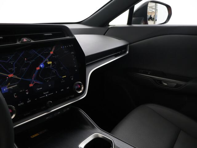 Lexus RZ 450e Executive Line 71 kWh | BTW voertuig | Panoramadak | Stoel+stuurverwarming | Blind Spot Monitor | Parkeersensoren voor+achter | Apple CarPlay/Android Auto | Elektrische Achterklep | Navigatie |