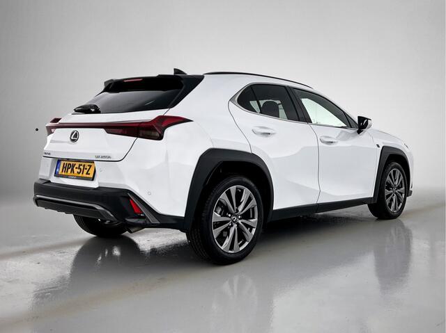 Lexus Ux F-Sport Design | Bi-Tone Metallic | Elektrische Achterklep | Stoelverwarming |