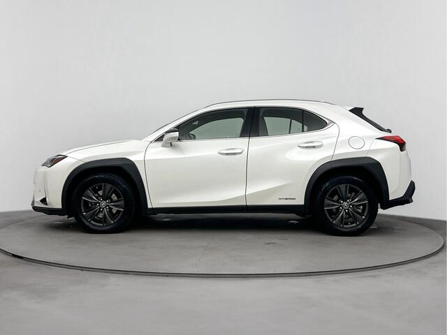 Lexus Ux 250h Business Line | Stuur- en stoelverwarming