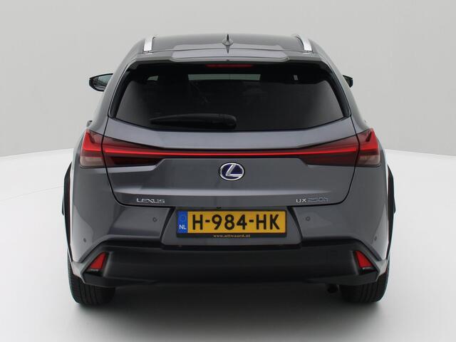 Lexus Ux 250h First Edition Camera /Leder/Navi.
