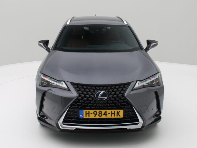 Lexus Ux 250h First Edition Camera /Leder/Navi.