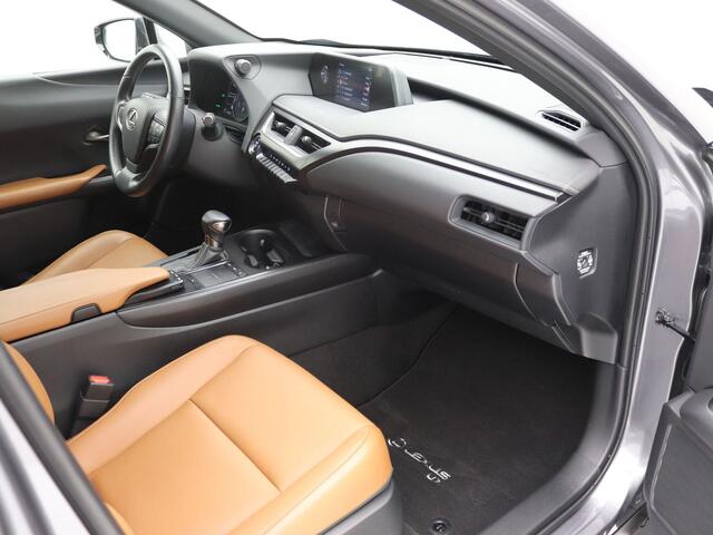 Lexus Ux 250h First Edition Camera /Leder/Navi.