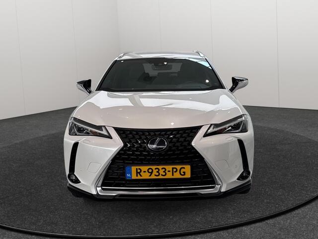 Lexus Ux 250h Business Line | Lage km stand | Apple Carplay-Android Auto | Stoel- en stuurverwarming |