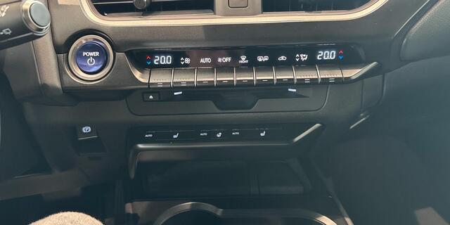 Lexus Ux 250h Business Line | Lage km stand | Apple Carplay-Android Auto | Stoel- en stuurverwarming |
