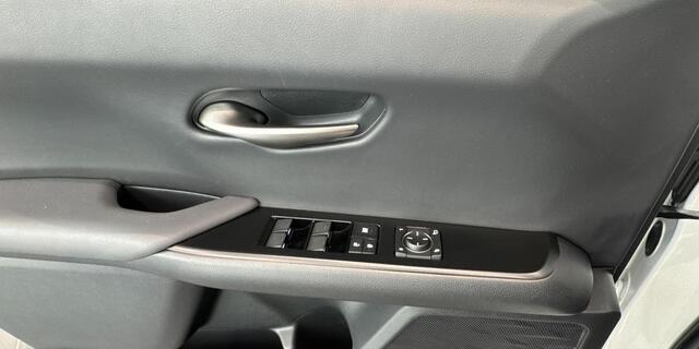 Lexus Ux 250h Business Line | Lage km stand | Apple Carplay-Android Auto | Stoel- en stuurverwarming |