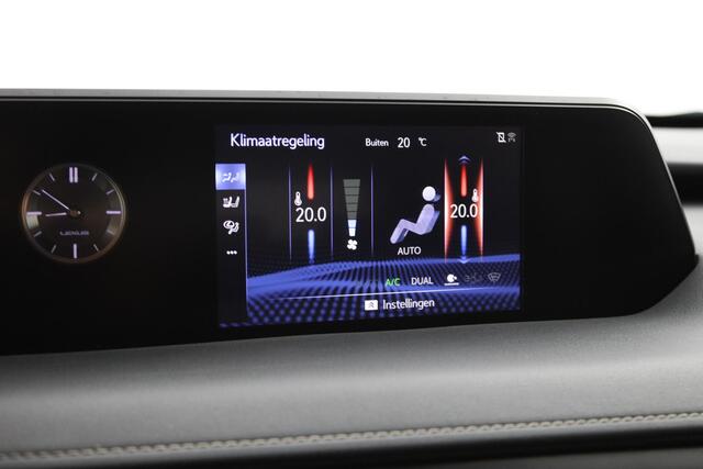 Lexus Ux 250h Business Line Limited | Afneembare trekhaak | Stoelverwarming | Stuurwielverwarming | Privacy Glass