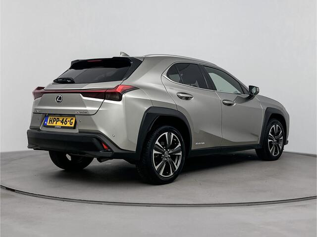Lexus Ux 250h Business Line Limited | Parkeersensoren | Allseason banden | Stoel -/ Stuurwielverwarming |