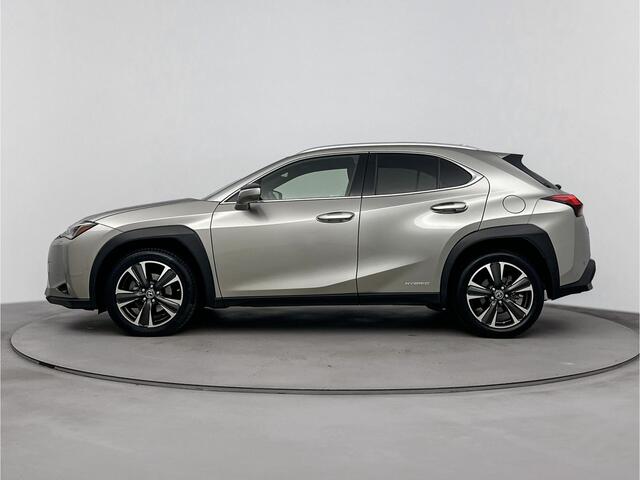 Lexus Ux 250h Business Line Limited | Parkeersensoren | Allseason banden | Stoel -/ Stuurwielverwarming |