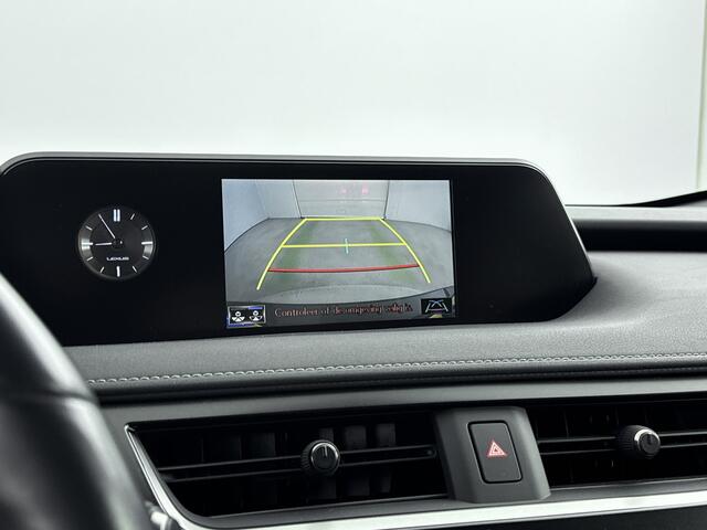 Lexus Ux 250h Business Line Limited | Parkeersensoren | Allseason banden | Stoel -/ Stuurwielverwarming |