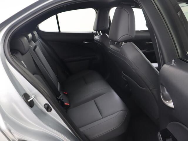 Lexus Ux 250h F-Sport Design | Lederen Bekleding | Stoel & Stuurverwarming | Bi-Tone |