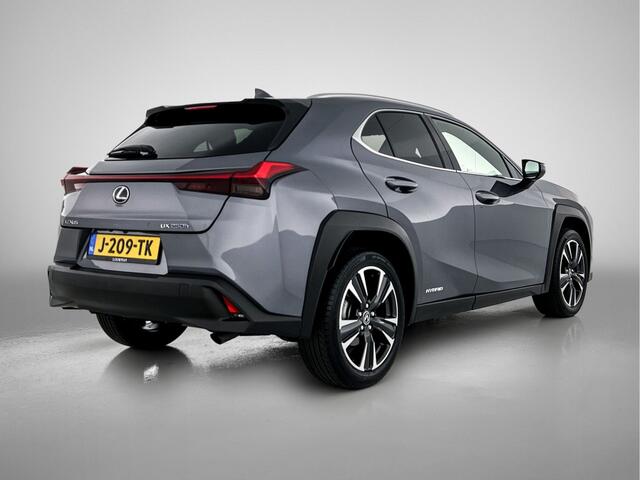 Lexus Ux 250h BusinessLine | 18'' LM Velgen | Camera | Apple Carplay | Navigatie |