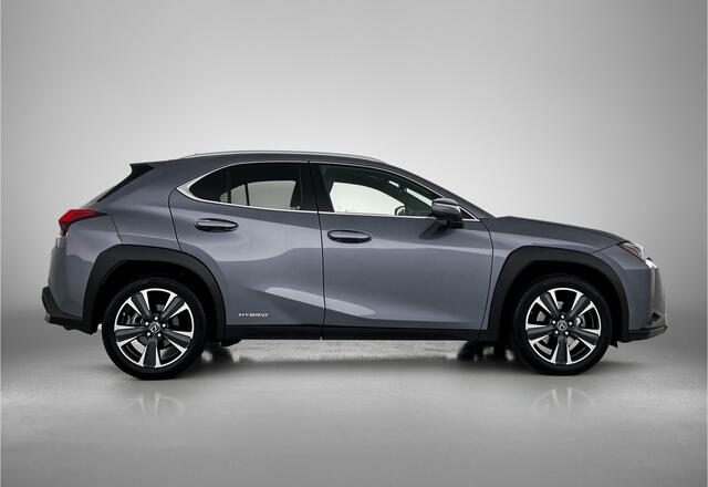 Lexus Ux 250h BusinessLine | 18'' LM Velgen | Camera | Apple Carplay | Navigatie |