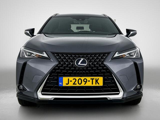 Lexus Ux 250h BusinessLine | 18'' LM Velgen | Camera | Apple Carplay | Navigatie |