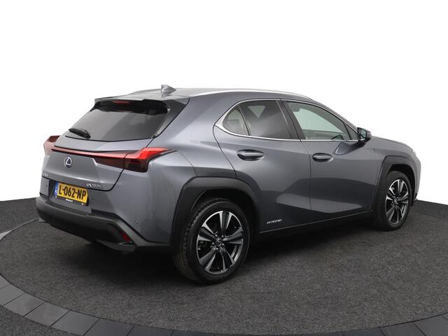 Lexus Ux 250h Preference Line | 18 Inch Lichtmetalen velgen | Privacy Glass | Keyless Entry