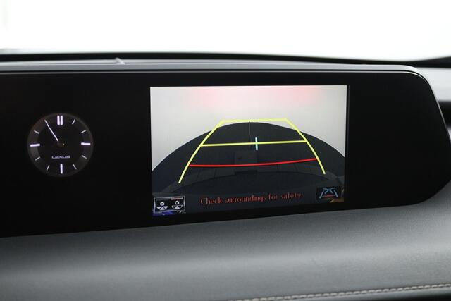 Lexus Ux 250h Preference Line | 18 Inch Lichtmetalen velgen | Privacy Glass | Keyless Entry