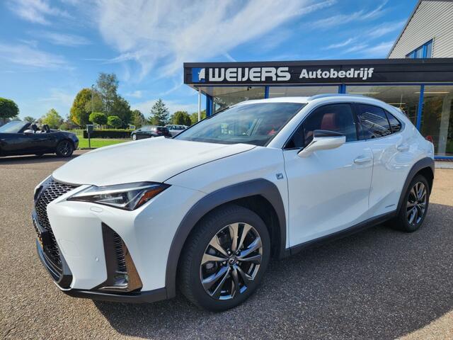 Lexus Ux 250H F Sport, Schuifdak, Sportstoelen rood, Android/Apple, Cruise, Camera, Navigatie