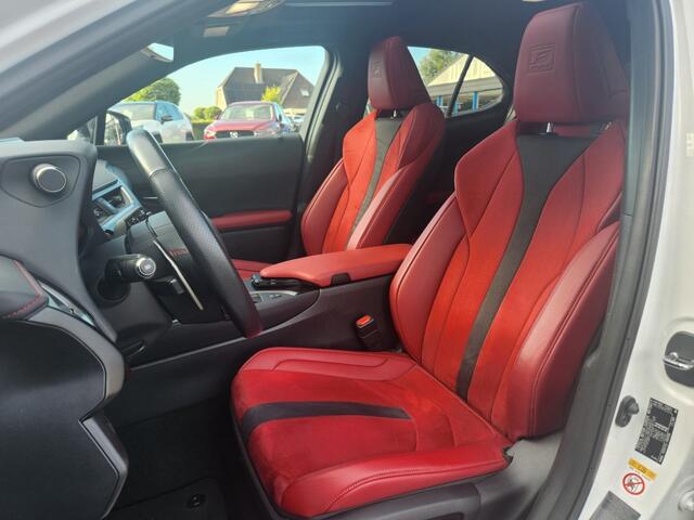 Lexus Ux 250H F Sport, Schuifdak, Sportstoelen rood, Android/Apple, Cruise, Camera, Navigatie