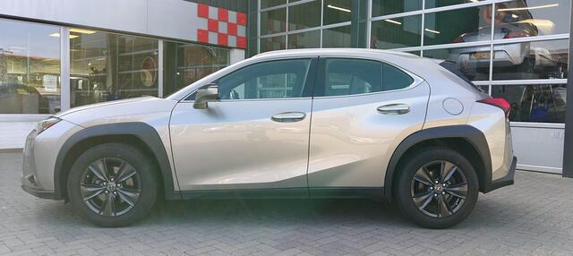 Lexus Ux 200 Preference Line *t/m 10de bouwjaar garantie!