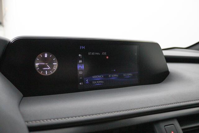 Lexus Ux 250h Luxury Line | 18 Inch Lichtmetalen velgen | Elektrisch bedienbare achterklep | Stoelverwarming