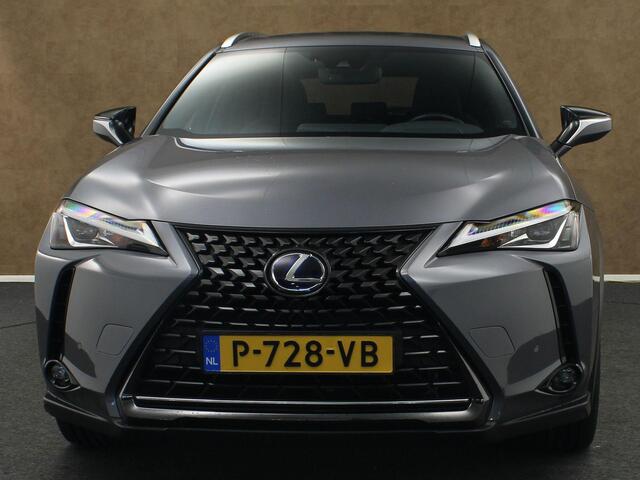 Lexus Ux 250h Preference Line - CLIMATE CONTROL - ALCANTARA BEKLEDING - PARKEERSENSOREN VOOR/ ACHTER - CAMERA - DODEHOEK DETECTIE - KEYLESS ENTRY/ START - APPLE CARPLAY/ ANDROID AUTO