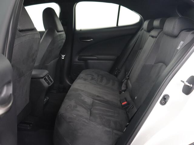 Lexus Ux 300e Business 54 kWh | 1e eigenaar | Adaptive cruise | Carplay | Camera | Navigatie | Full LED | Elektrische stoelen | Climate control | Bluetooth