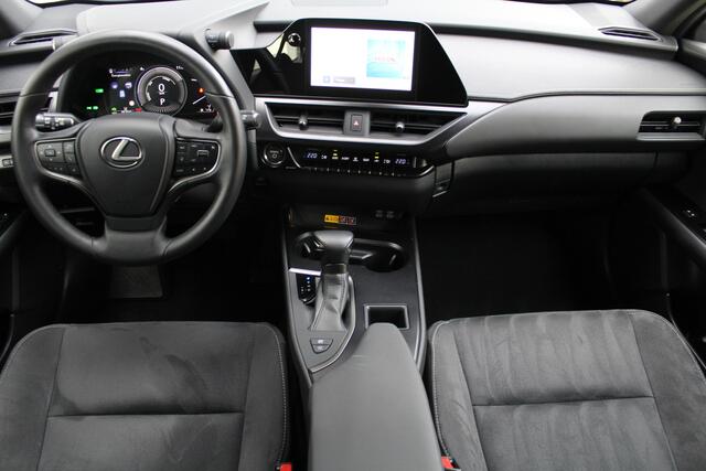 Lexus Ux 250h | Achteruitrijcamera | Keyless entry/start | Climate controle | Cruise controle | Lane Assist | DAB | Draadloze telefoonlader | Apple CarPlay/Android Auto | Virtual cockpit |